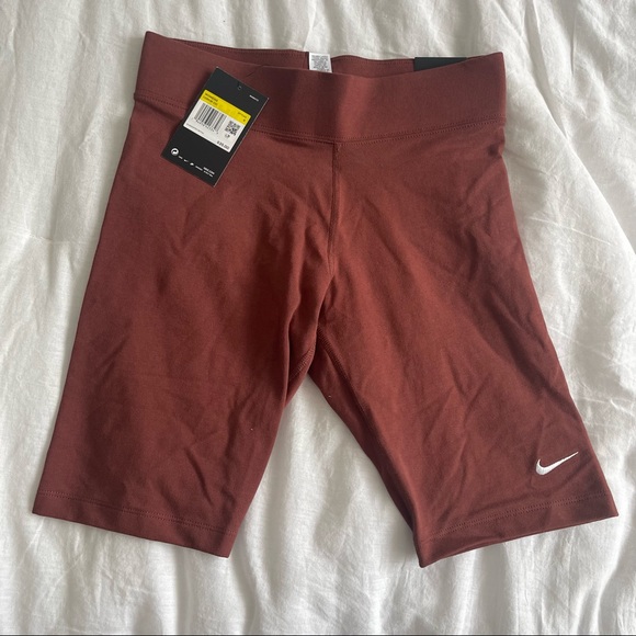 Nike women’s essential biker shorts - Picture 2 of 3